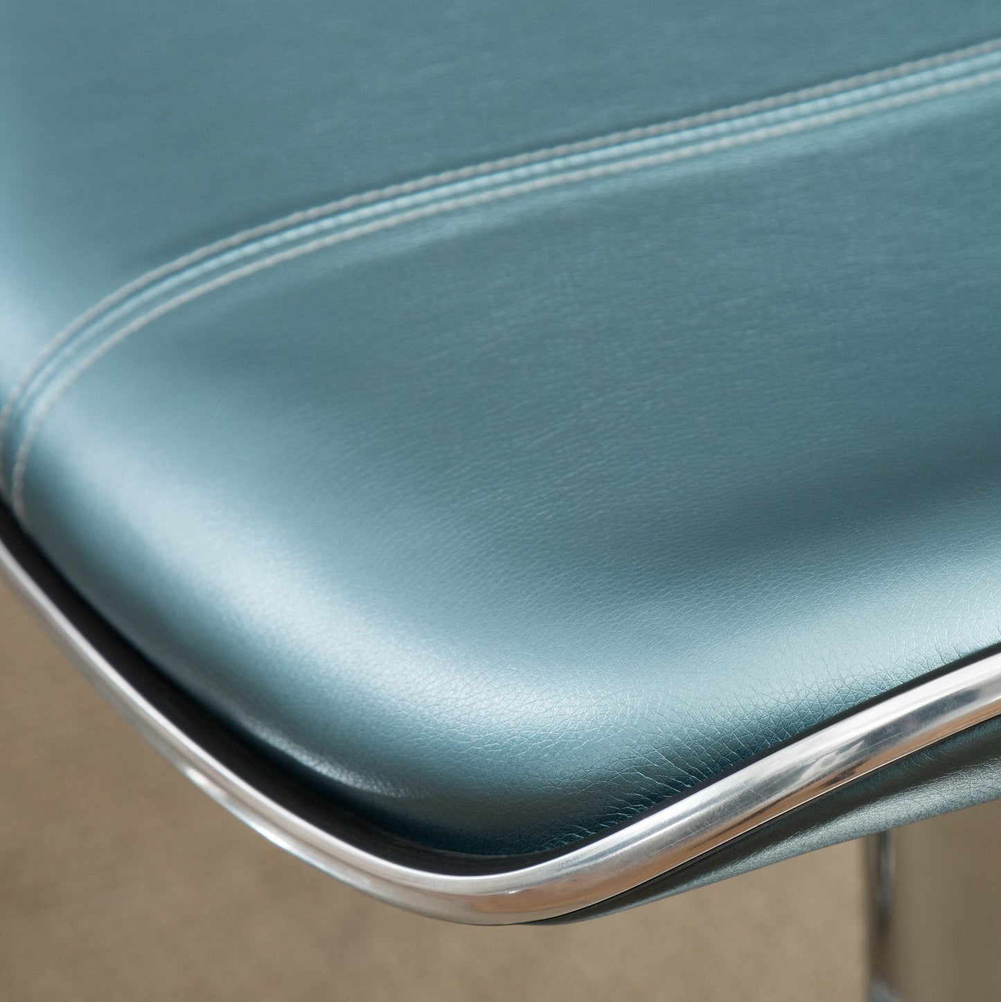 Roundhill Furniture Masaccio Cushioned Leatherette Upholstery Airlift Adjustable Swivel Barstool with Chrome Base, Blue, Set of 2