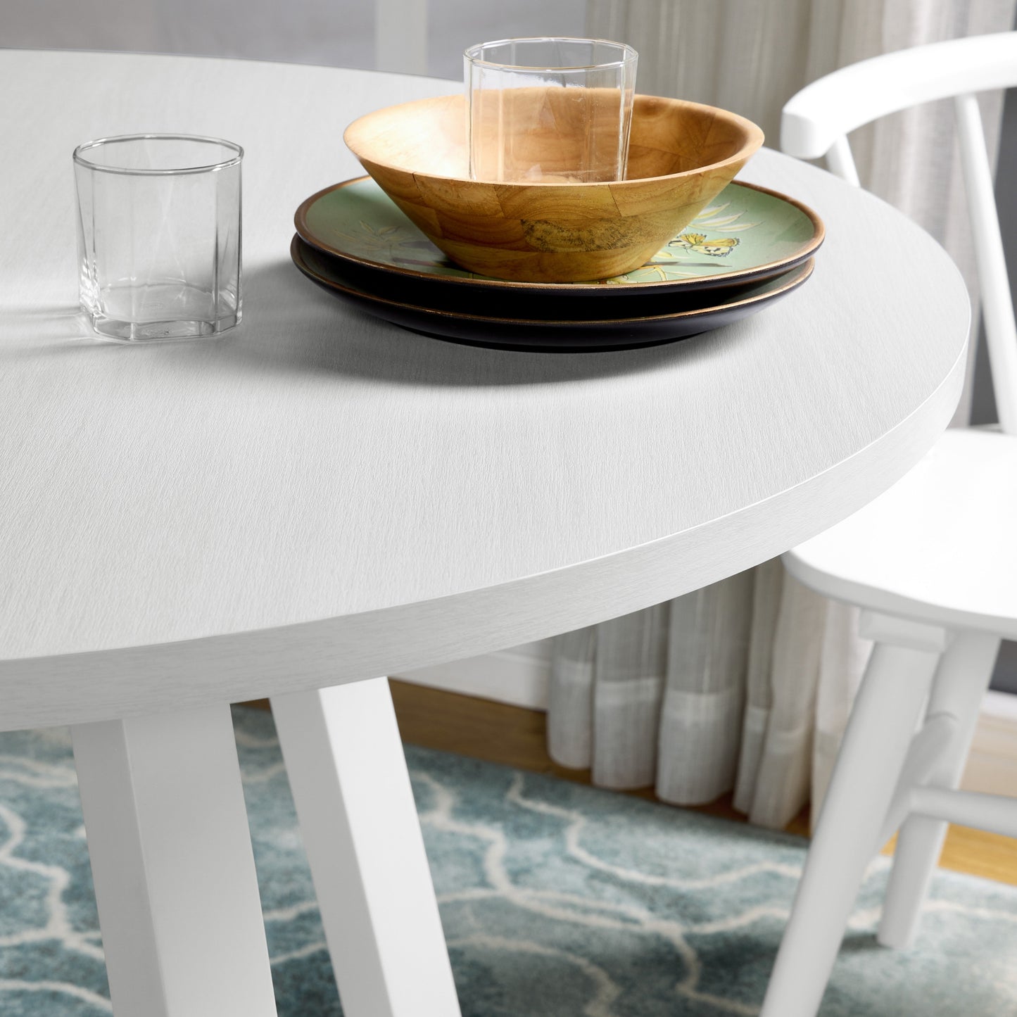 Roundhill Furniture Edo Wood 5-Piece Dining Set, Trestle Dining Table with 4 Windsor Chairs, White