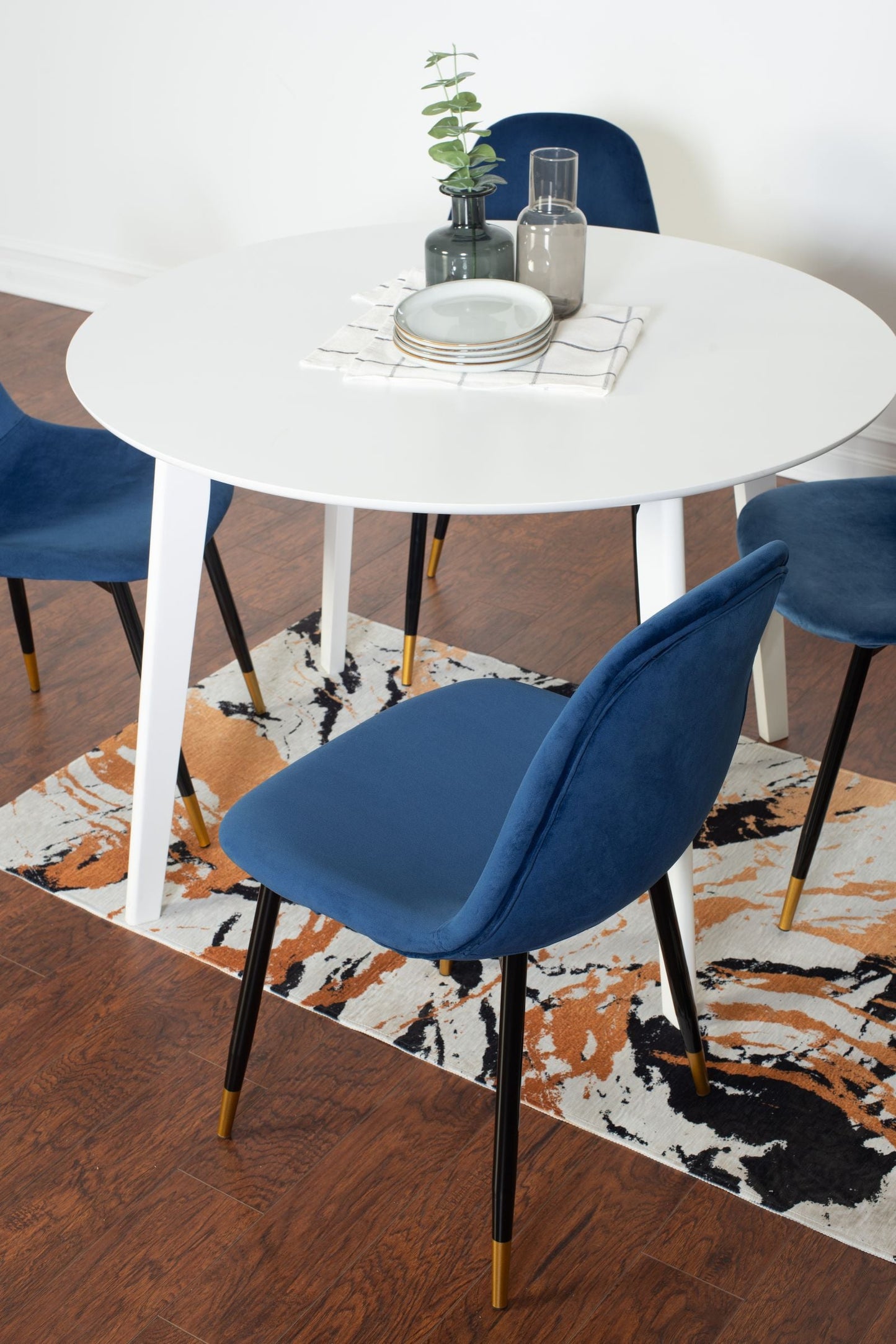 Roundhill Furniture Lassan Contemporary Dining Set, White Round Dining Table with 4 Chairs, 5-Piece