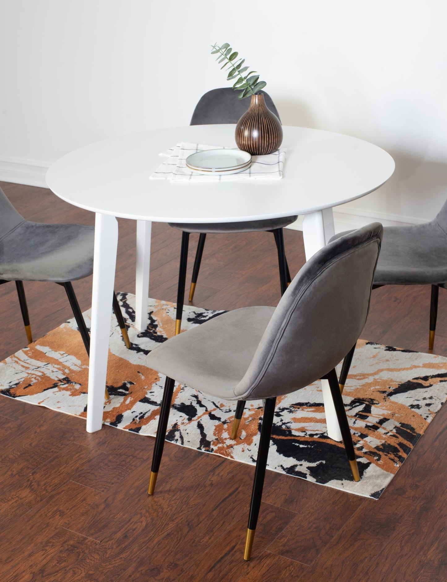 Roundhill Furniture Lassan Contemporary Dining Set, White Round Dining Table with 4 Chairs, 5-Piece