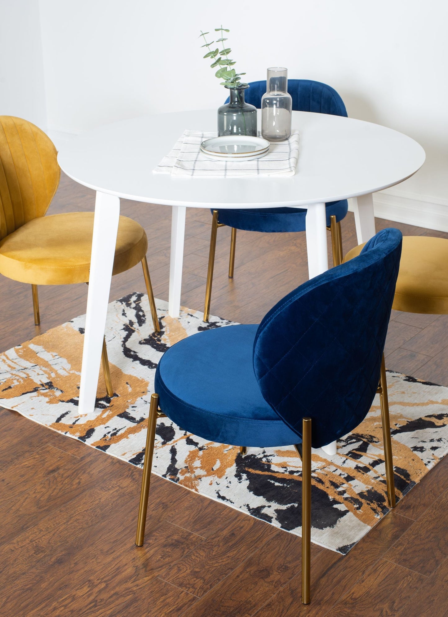 Roundhill Furniture Amoa Contemporary Dining Set, White Round Dining Table with 4 Chairs, 5-Piece