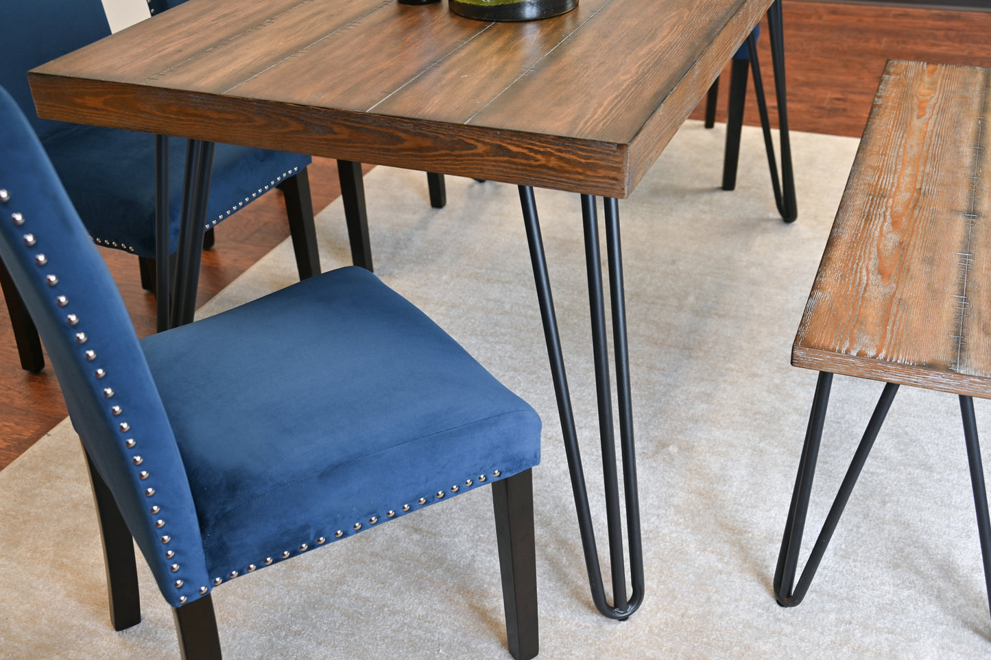 Roundhill Furniture Ashzo Dining Set, Hairpin Dining Table with 4 Chairs and Bench, 6-Piece