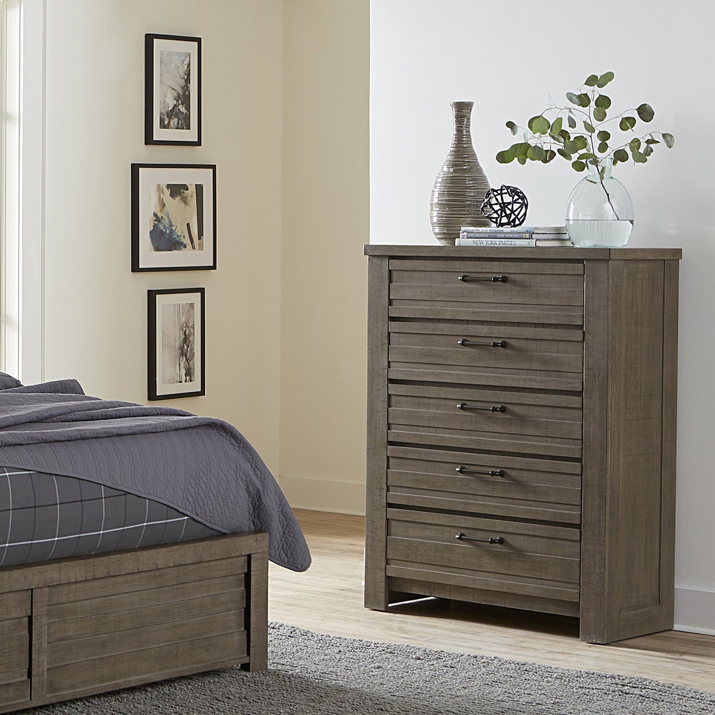 Sedona Transitional Medium Gray Wood 5-Drawer Chest