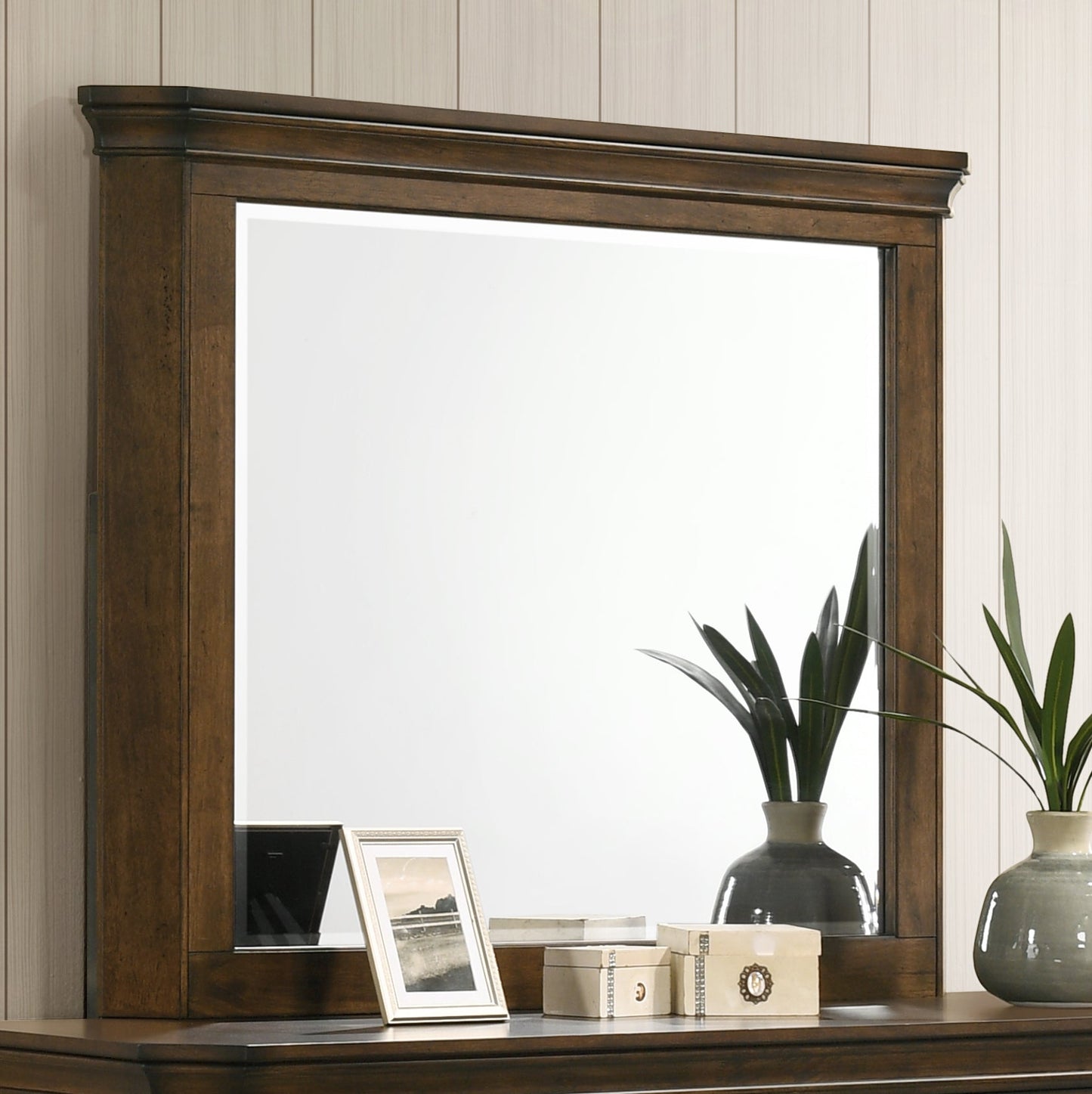 Roundhill Furniture Maderne Traditional Wood Panel Bedroom Collection