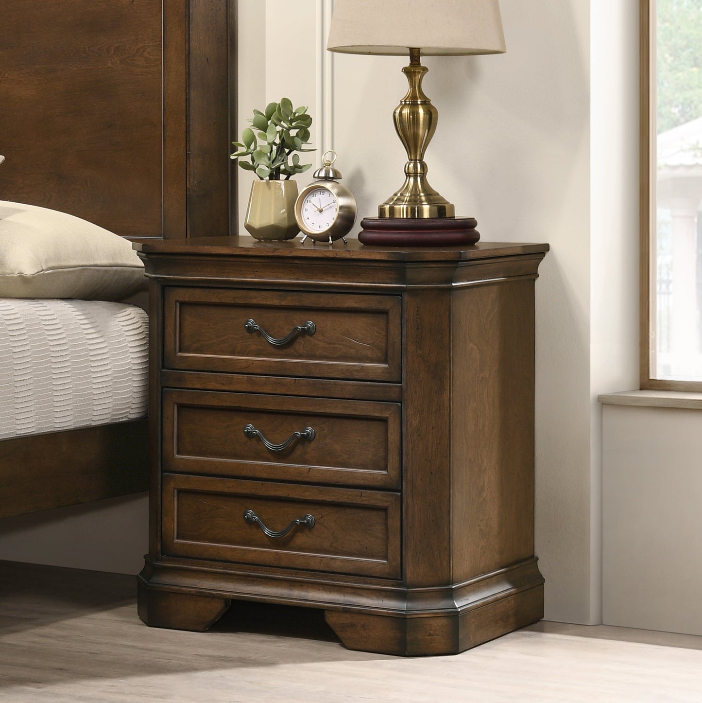 Roundhill Furniture Maderne Traditional Wood Panel Bedroom Collection