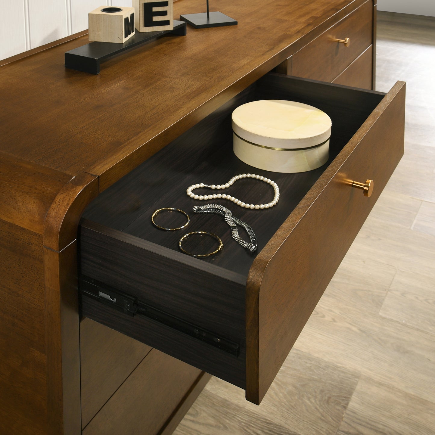 Roundhill Furniture Eldren 6-Drawer Wood Dresser with Solid Rubberwood Frame, Walnut Finish