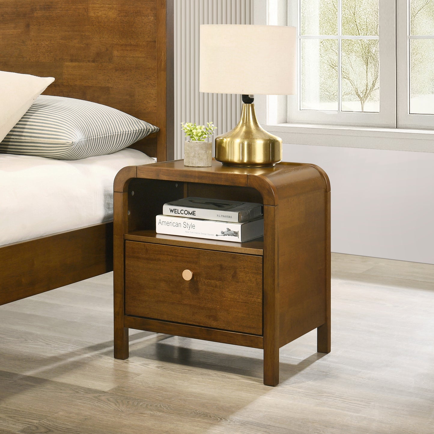 Roundhill Furniture Eldren Wood Bedroom Set, Platform Bed with Dresser, Mirror, Two Nightstands, Chest in Walnut Finish