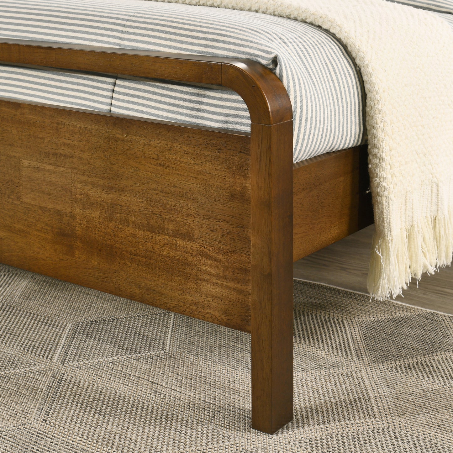 Roundhill Furniture Eldren Wood Platform Bed in Walnut Finish