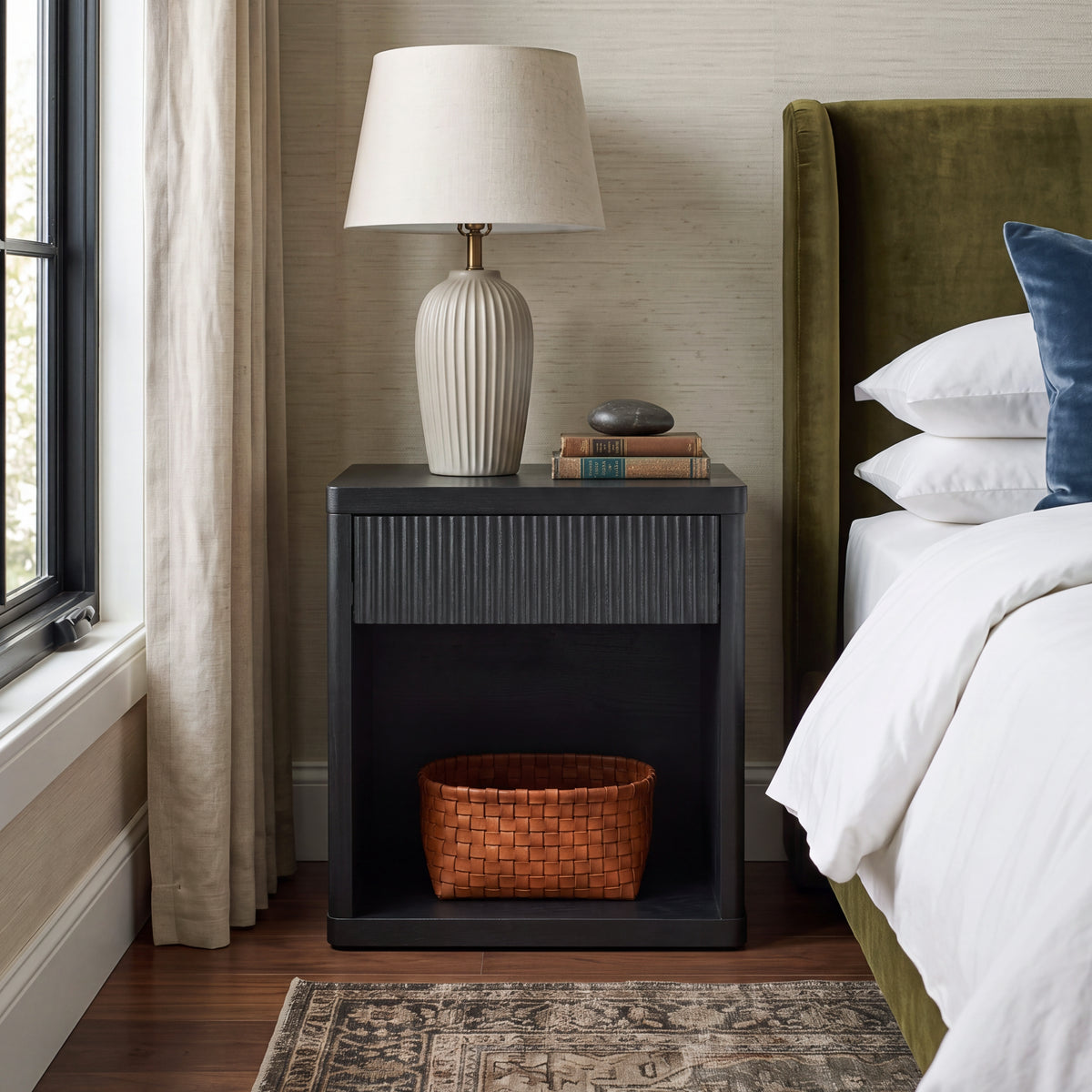 Roundhill Furniture Aria Modern Fluted Nightstand, Side Table
