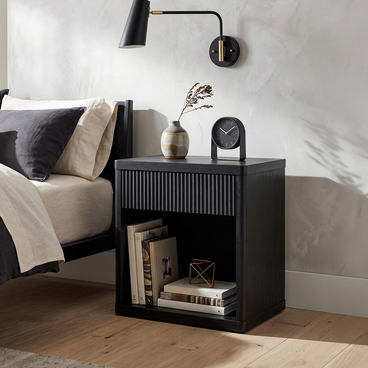 Roundhill Furniture Aria Modern Fluted Nightstand, Side Table