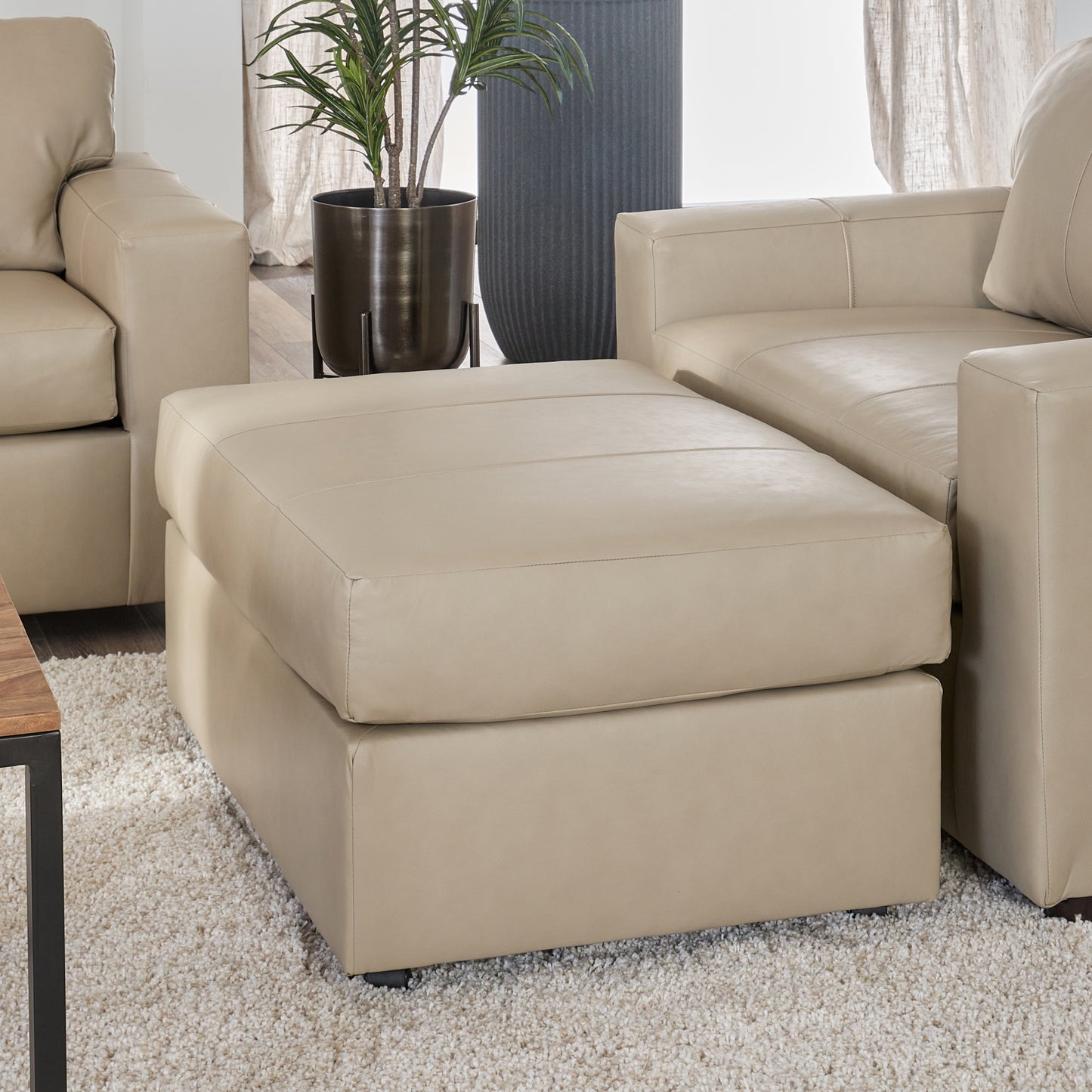 Roundhill Furniture Sakan Leather Upholstered Ottoman