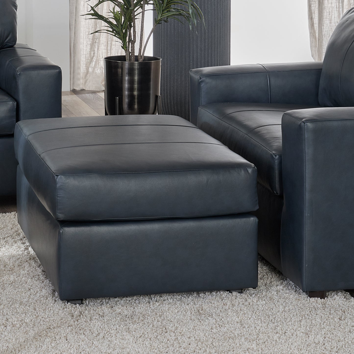 Roundhill Furniture Sakan Leather Upholstered Ottoman