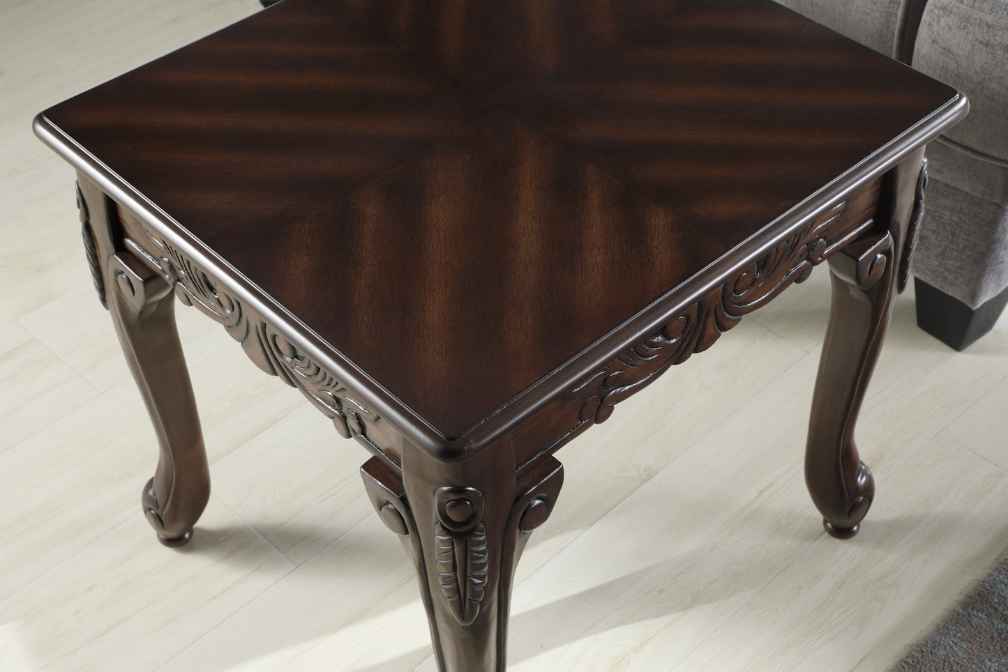 Roundhill Furniture Traditional Ornate Detailing Wood End Table, Dark Cherry Finish