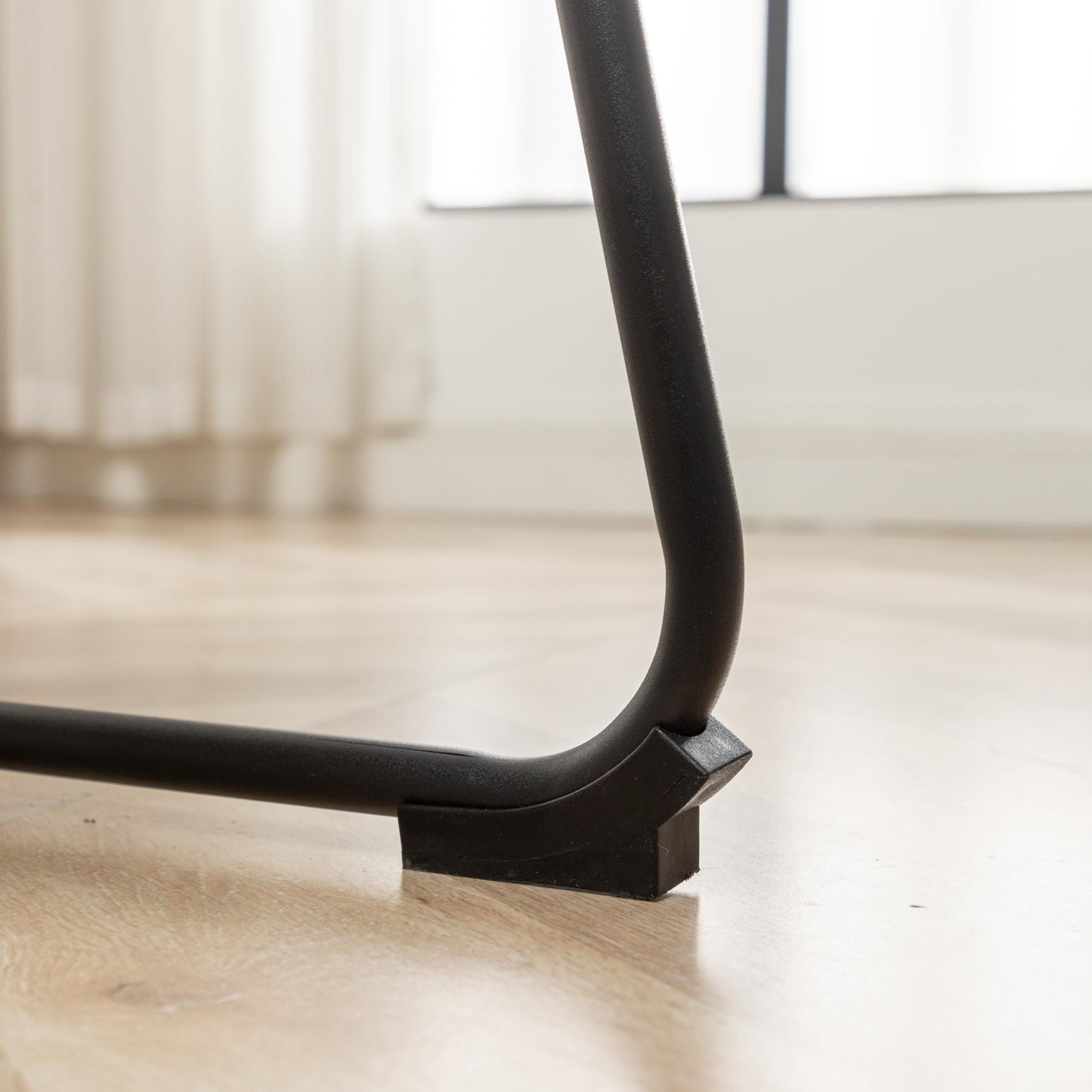 Varna 5-Piece Round Dining Set, Trestle Dining Table with 4 Stylish Chairs