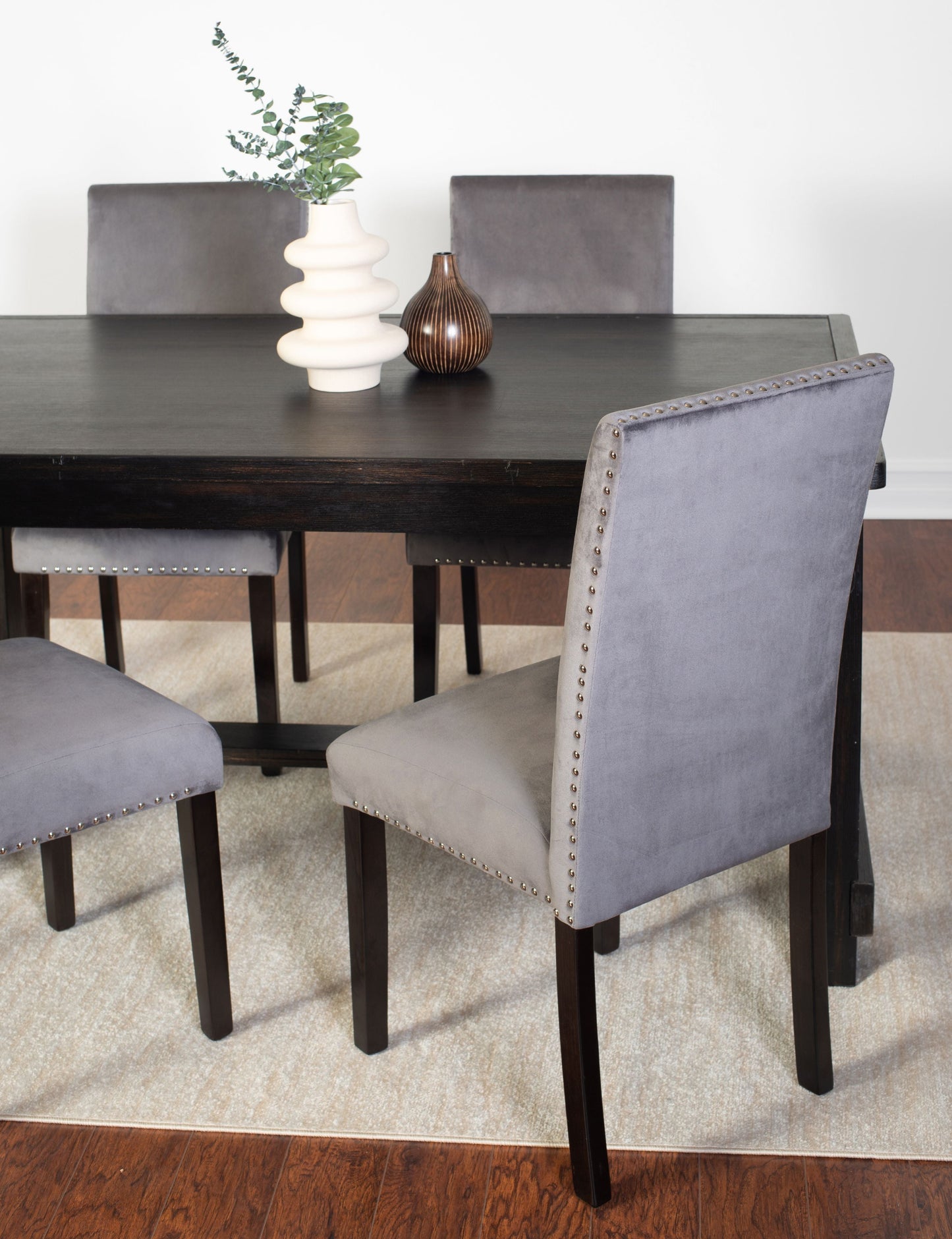 Vanzo Contemporary 5-Piece Dining Set, Dining Table with 4 Stylish Chairs