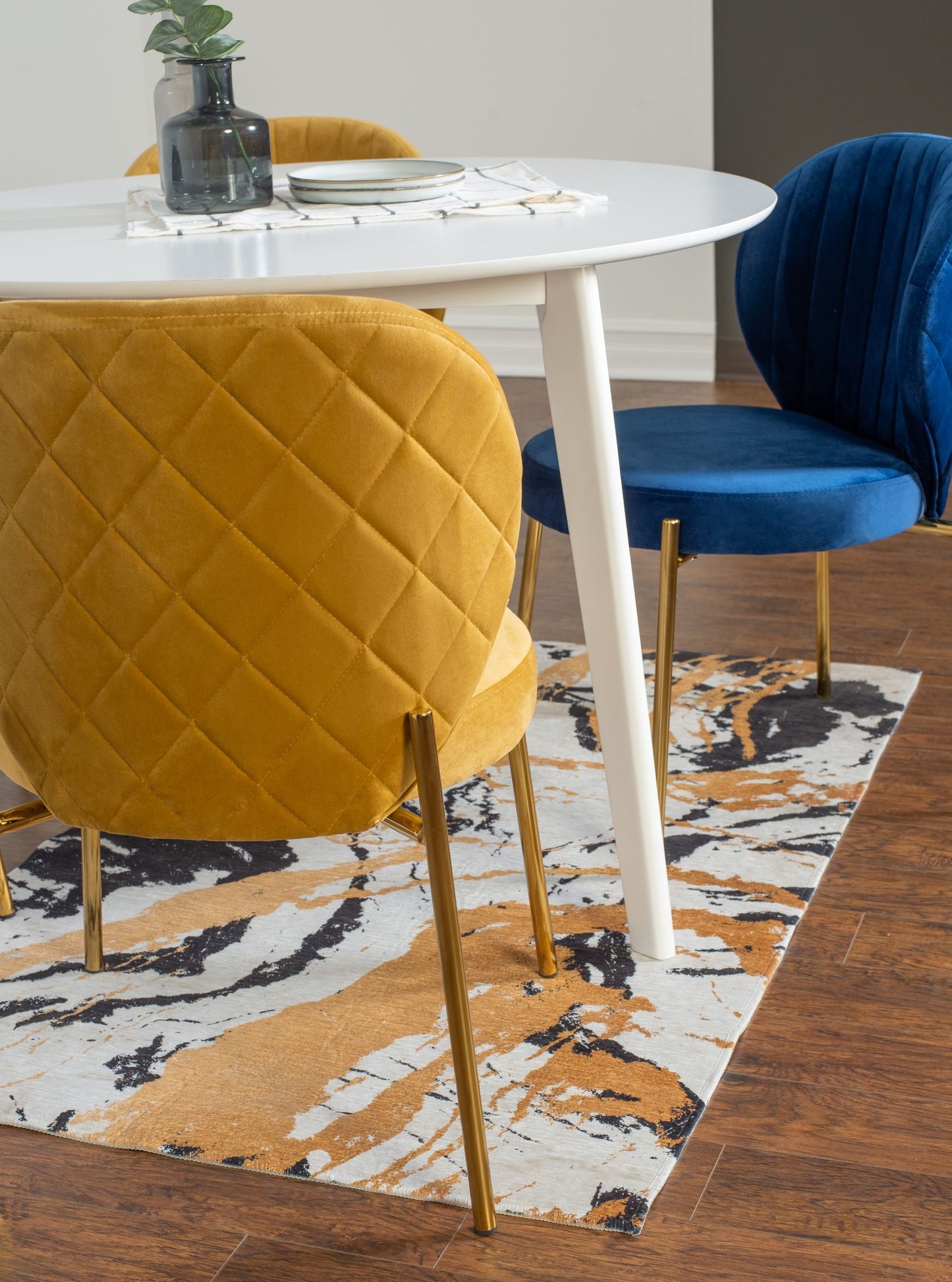 Amoa Contemporary 5-Piece Dining Set, White Round Dining Table with 4 Chairs