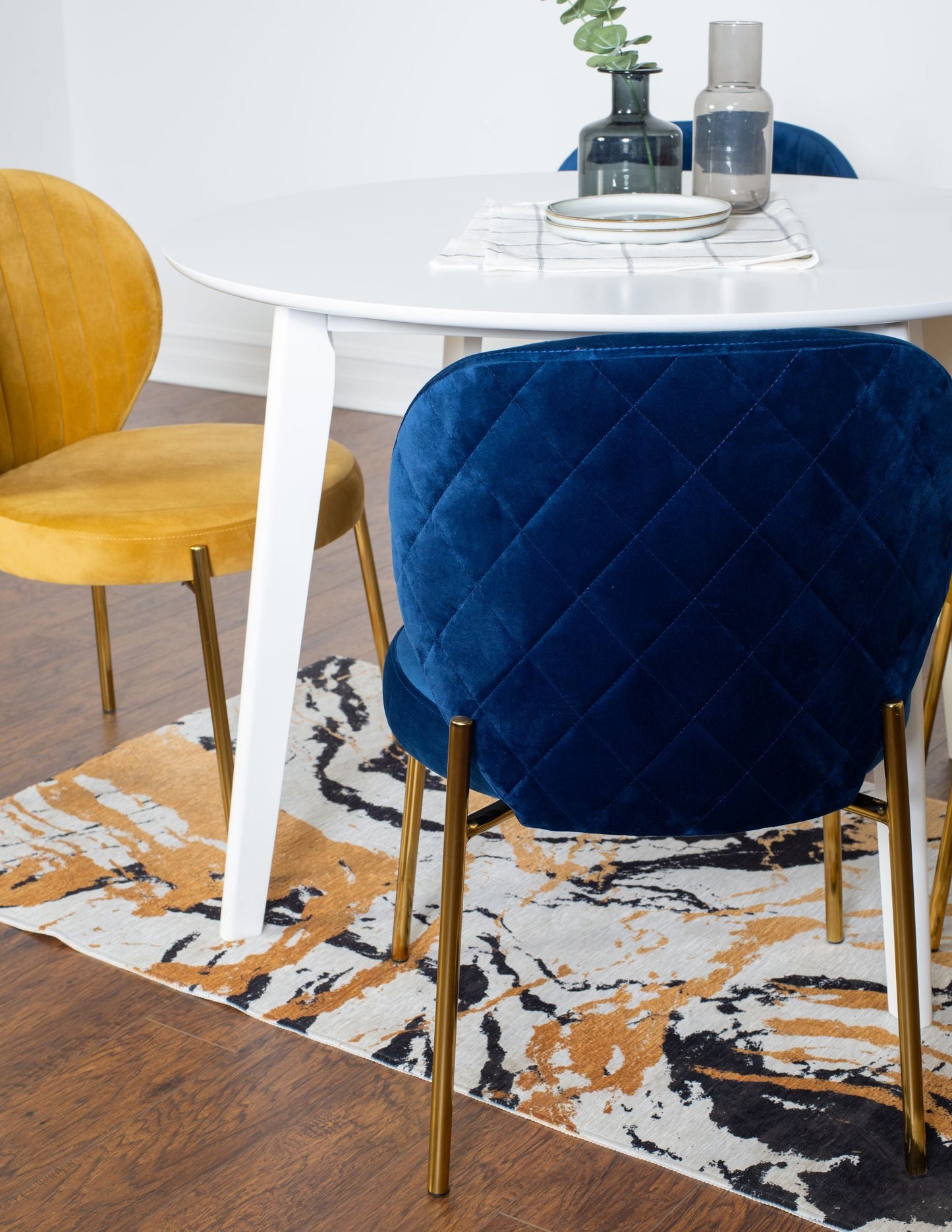 Amoa Contemporary 5-Piece Dining Set, White Round Dining Table with 4 Chairs