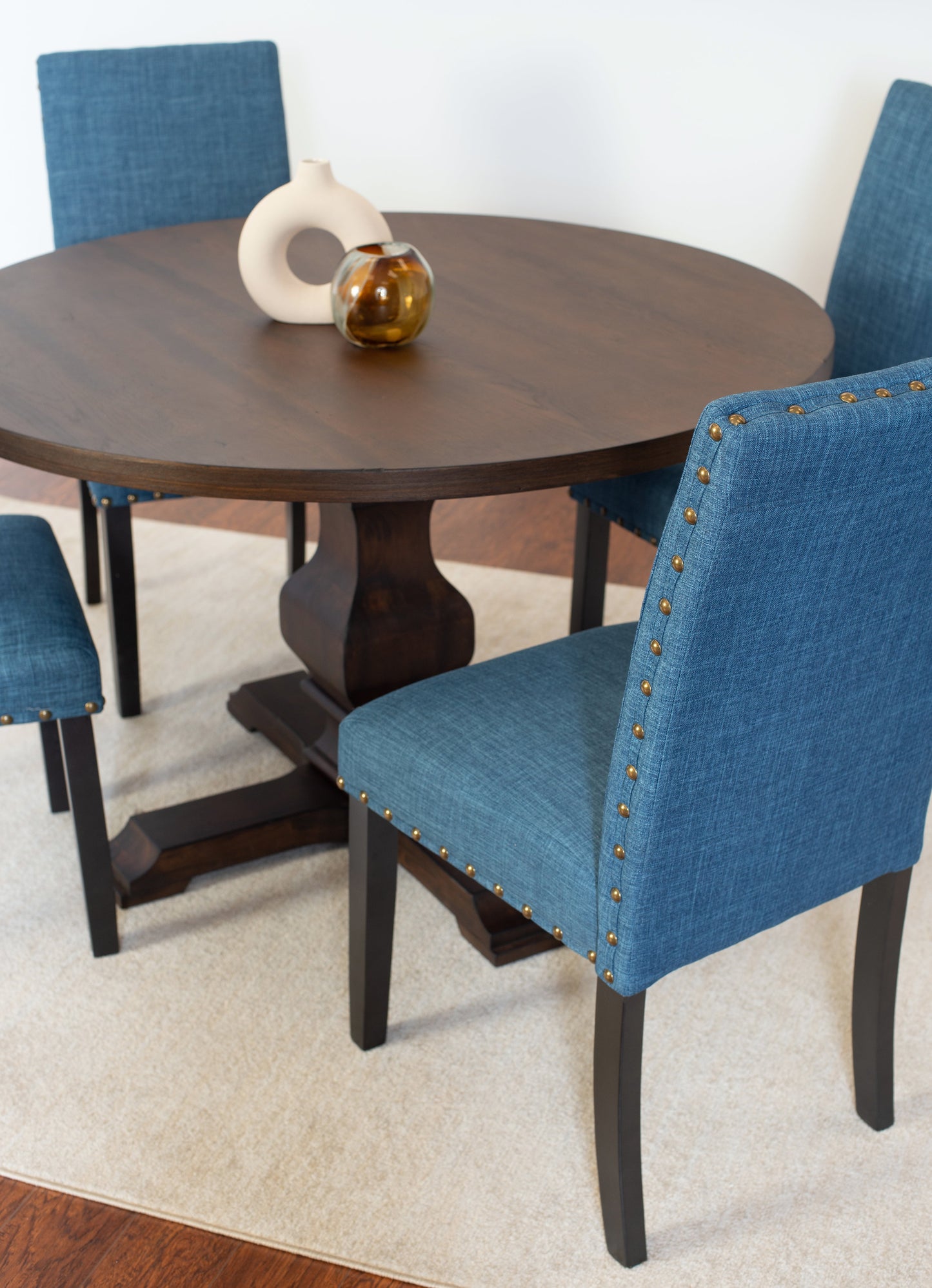 Kohland 5-piece Dining Set, Pedestal Round Table with 4 Stylish Chairs