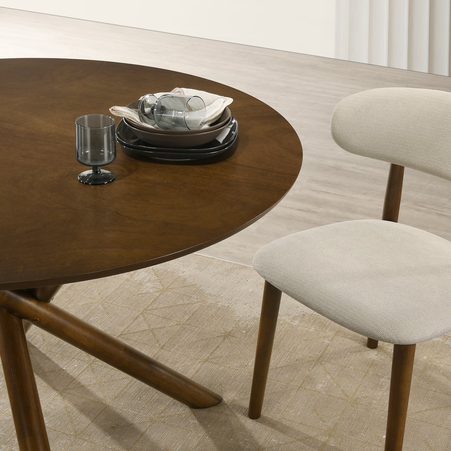Roundhill Furniture Arnott Round Dining Table, Walnut Finish